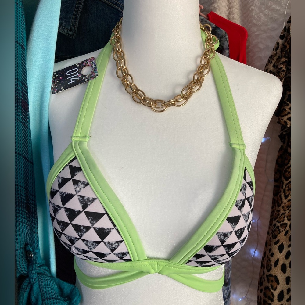 HOST PICK! PINK VS Bikini Top